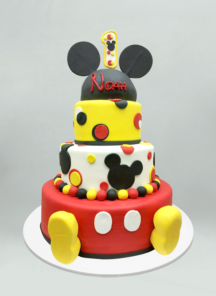 Photo: mickey mouse fondant cake